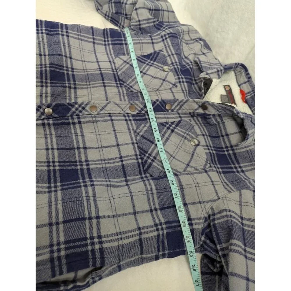 AmericaWare Men's XL sherpa lined flannel, snap closure, gray and blue plaid